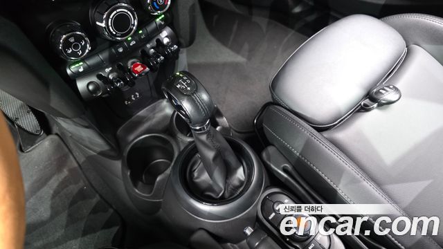 MINI Cooper 5Door Standard 3rd 2018 — фото 9
