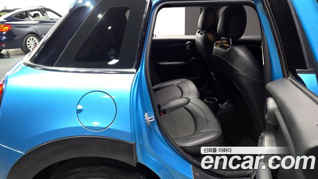 MINI Cooper 5Door Standard 3rd 2018 — фото 11