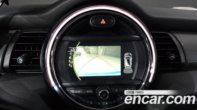 MINI Cooper 5Door Standard 3rd 2018 — фото 16