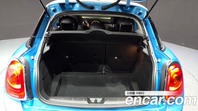 MINI Cooper 5Door Standard 3rd 2018 — фото 18