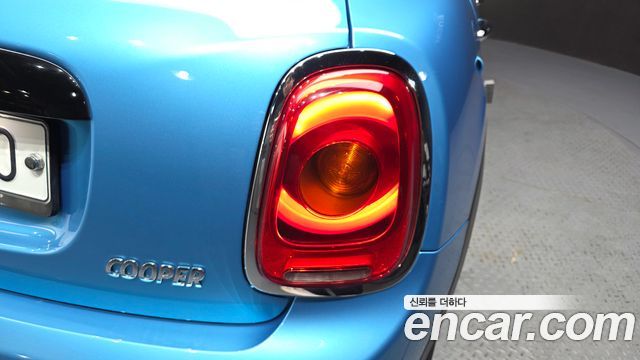 MINI Cooper 5Door Standard 3rd 2018 — фото 23
