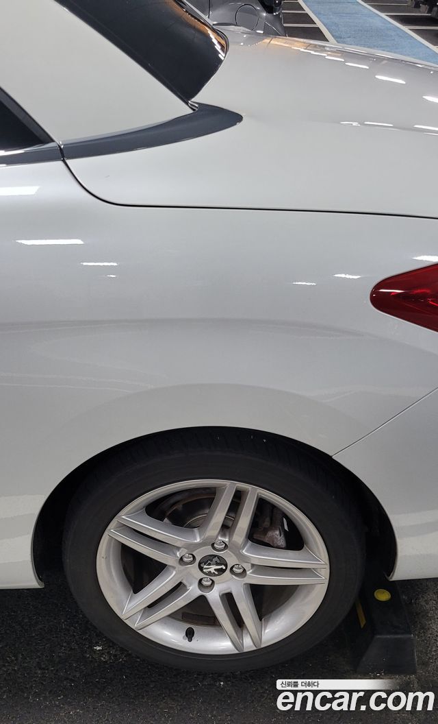 Peugeot 308CC 2.0 HDi First Generation 2013 — фото 8