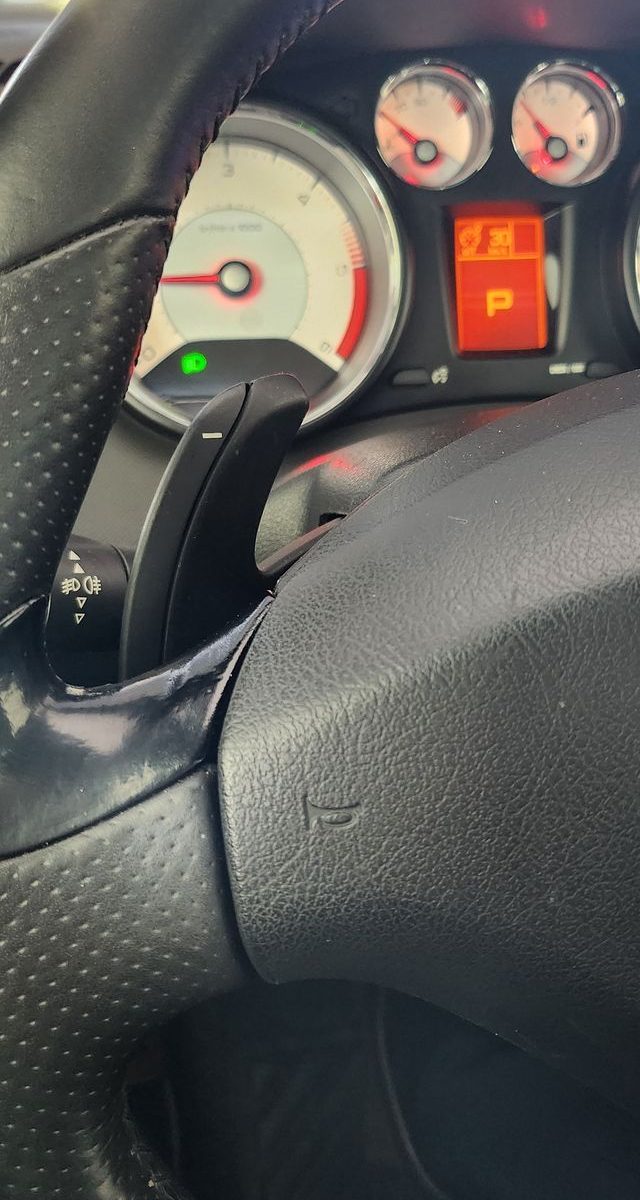 Peugeot 308CC 2.0 HDi First Generation 2013 — фото 10