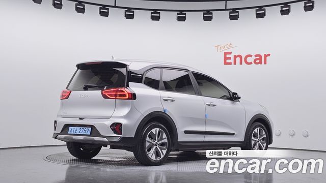 Kia Niro Plus Air 2023 — фото 2