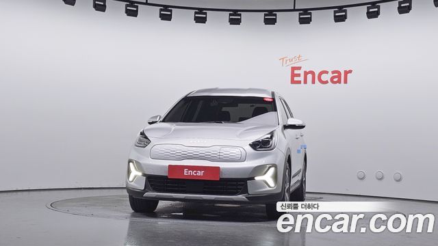 Kia Niro Plus Air 2023 — фото 3