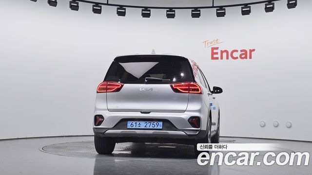Kia Niro Plus Air 2023 — фото 4