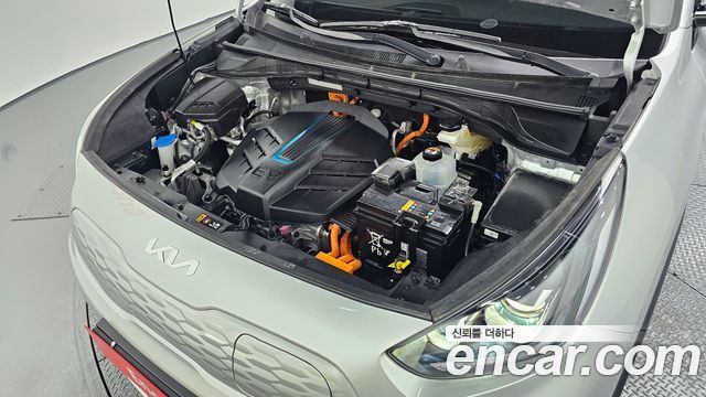 Kia Niro Plus Air 2023 — фото 6