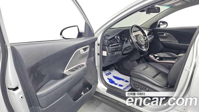 Kia Niro Plus Air 2023 — фото 10