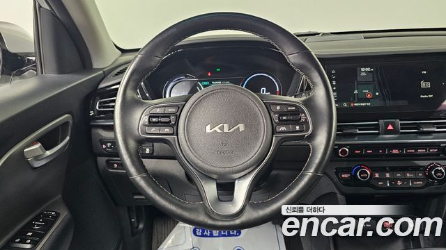 Kia Niro Plus Air 2023 — фото 13