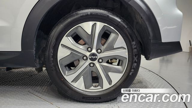 Kia Niro Plus Air 2023 — фото 21
