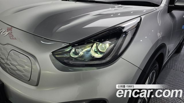Kia Niro Plus Air 2023 — фото 22