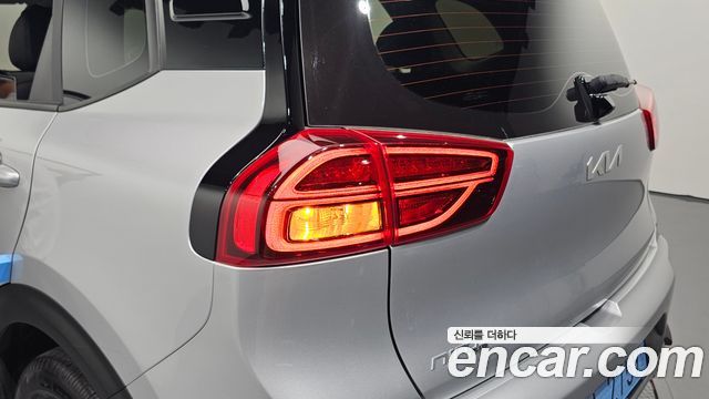 Kia Niro Plus Air 2023 — фото 23
