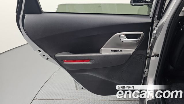Kia Niro Plus Air 2023 — фото 25