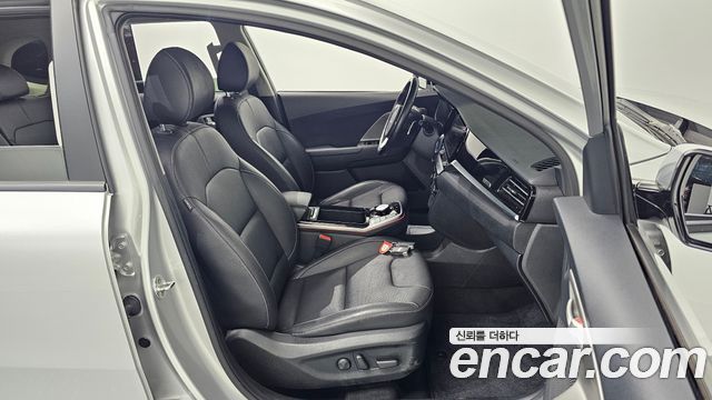 Kia Niro Plus Air 2023 — фото 26