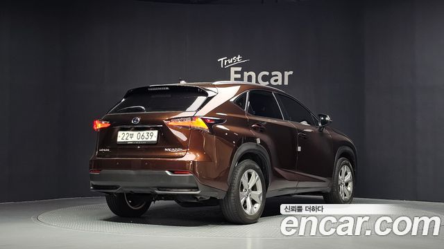 Lexus NX300h Executive 2016 — фото 2