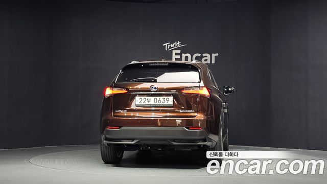 Lexus NX300h Executive 2016 — фото 4