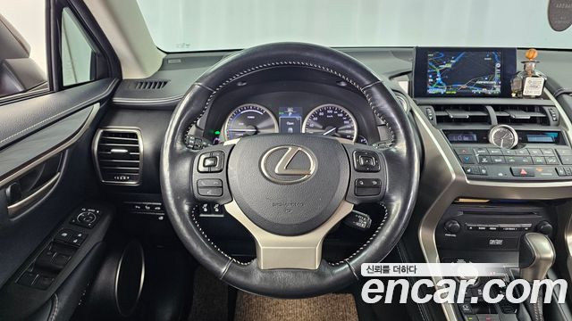 Lexus NX300h Executive 2016 — фото 13
