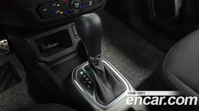 Jeep Renegade 1.3 Longitude 2022 — фото 9