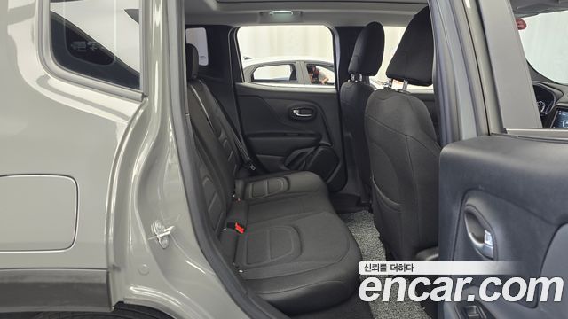 Jeep Renegade 1.3 Longitude 2022 — фото 11