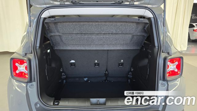 Jeep Renegade 1.3 Longitude 2022 — фото 20