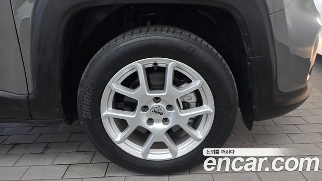 Jeep Renegade 1.3 Longitude 2022 — фото 21