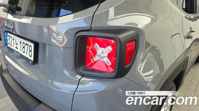 Jeep Renegade 1.3 Longitude 2022 — фото 23