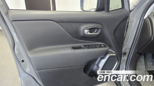Jeep Renegade 1.3 Longitude 2022 — фото 24