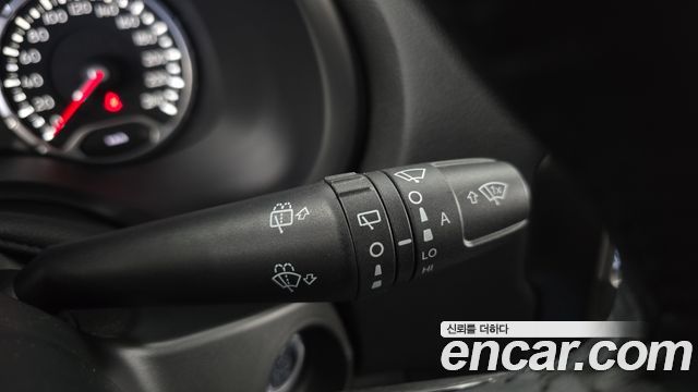Jeep Renegade 1.3 Longitude 2022 — фото 27