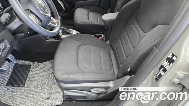 Jeep Renegade 1.3 Longitude 2022 — фото 30