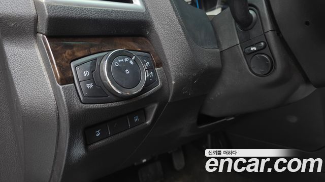 Ford Explorer 3.5 Limited 4WD 5th 2015 — фото 18
