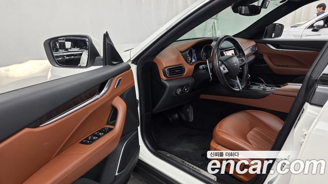 Maserati Levante 3.0 Diesel AWD 2017 — фото 10