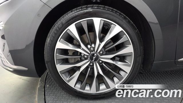 Kia K8 2.5 Gasoline 2WD Noblesse 2022 — фото 5