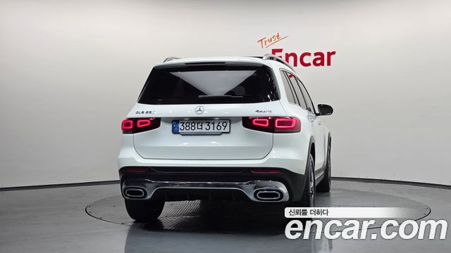 Mercedes-Benz GLB-Class (X247) GLB250 4MATIC 2023 — фото 4