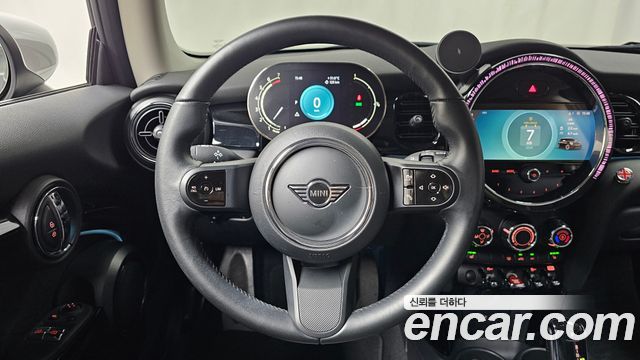 MINI Cooper Classic Third Generation 2023 — фото 13