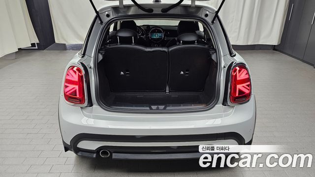 MINI Cooper Classic Third Generation 2023 — фото 18