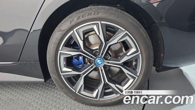 BMW i4 eDrive40 M Sports Pro 2023 — фото 21