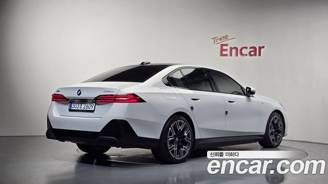 BMW 5 Series (G60) 530e xDrive M Sport 2025 — фото 2