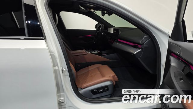 BMW 5 Series (G60) 530e xDrive M Sport 2025 — фото 26