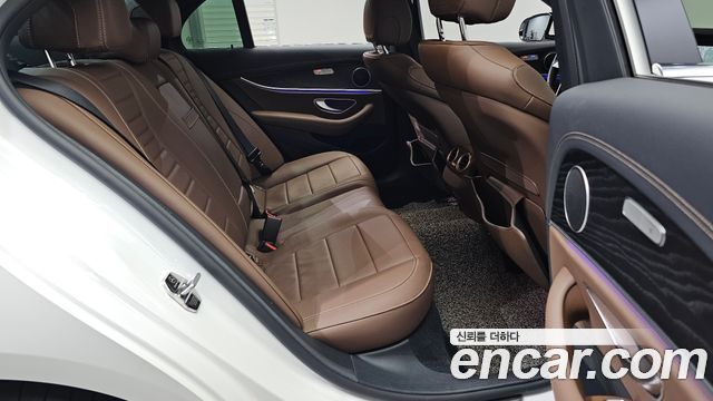 Mercedes-Benz E-Class (W213) E250 AMG Line 2023 — фото 11