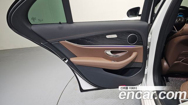 Mercedes-Benz E-Class (W213) E250 AMG Line 2023 — фото 25