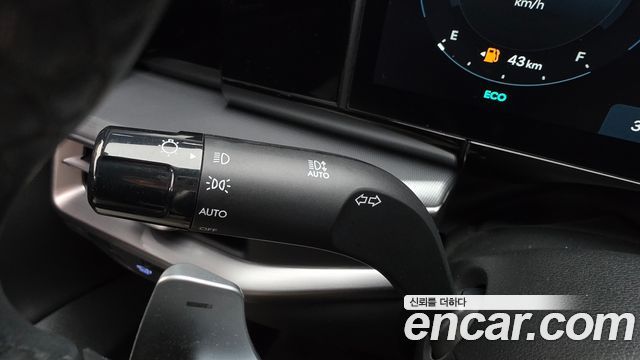 Hyundai Grandeur (GN7) 2,5 Gasoline 2WD Premium 2024 — фото 30