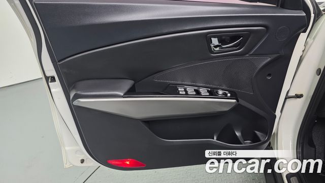 KG Mobility (SsangYong) Tivoli LX 2WD HI-DLX 2016 — фото 24