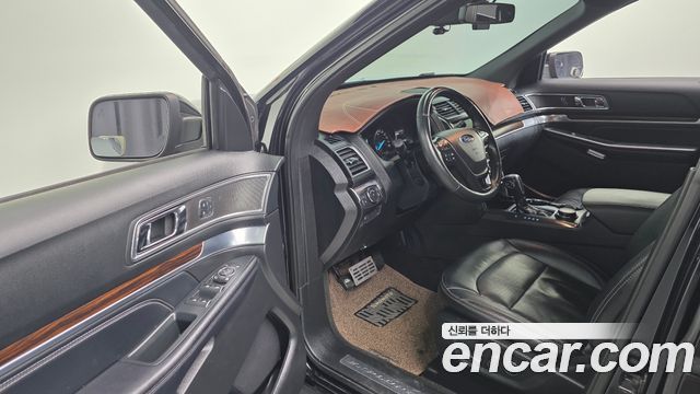 Ford Explorer 2.3 Limited 4WD 5th 2018 — фото 16