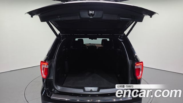 Ford Explorer 2.3 Limited 4WD 5th 2018 — фото 24