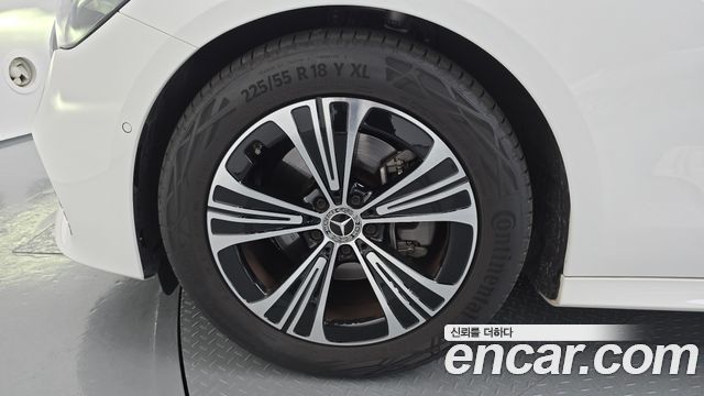 Mercedes-Benz E-Class (W214) E200 Avantgarde 2025 — фото 5