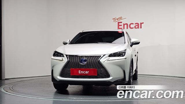 Lexus NX300h Executive 2017 — фото 3