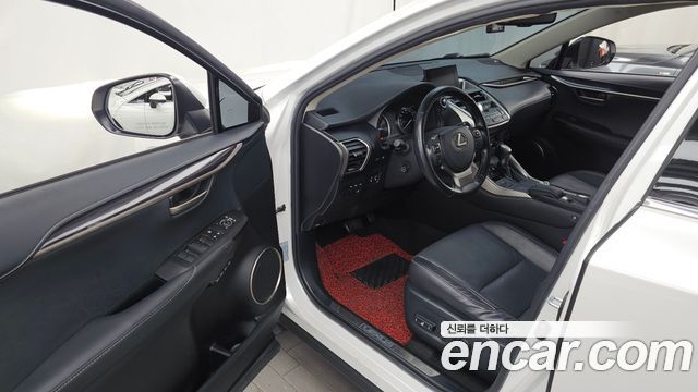 Lexus NX300h Executive 2017 — фото 10