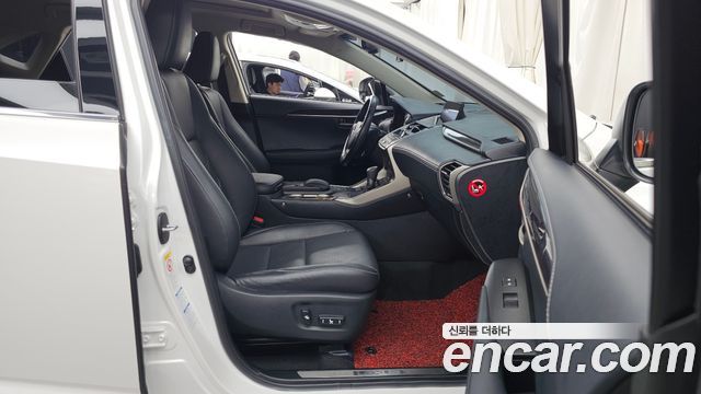 Lexus NX300h Executive 2017 — фото 11