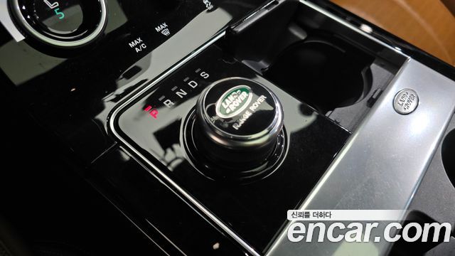 Land Rover Range Rover Velar 3.0 D300 R-Dynamic HSE 2018 — фото 9