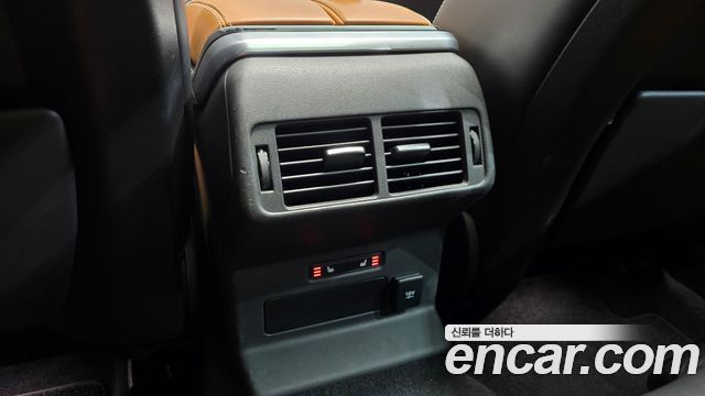 Land Rover Range Rover Velar 3.0 D300 R-Dynamic HSE 2018 — фото 33